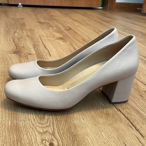 Naturalizer Whitney nude block heels